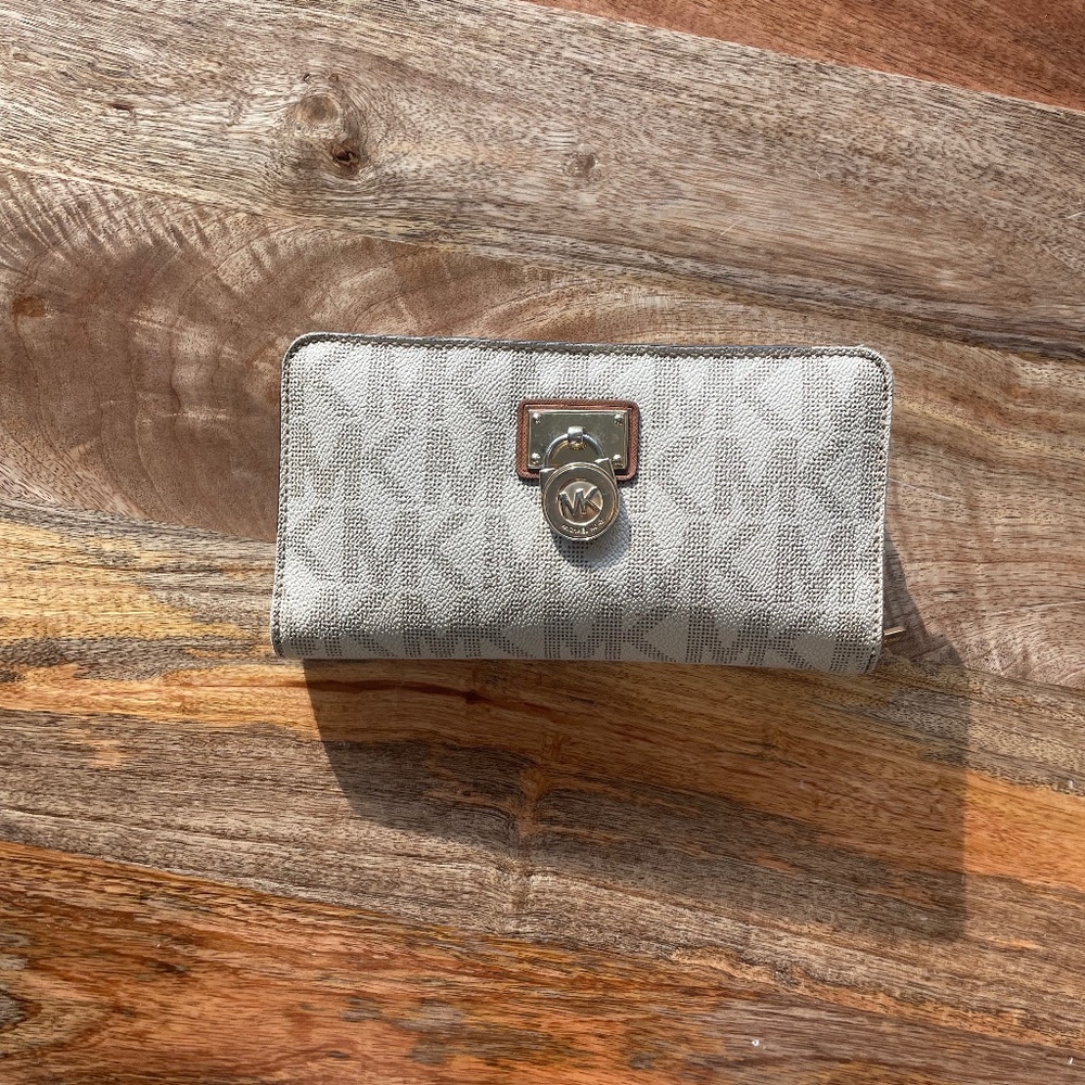 MICHAEL KORS Hamilton Vanilla Large Zip Around Wallet